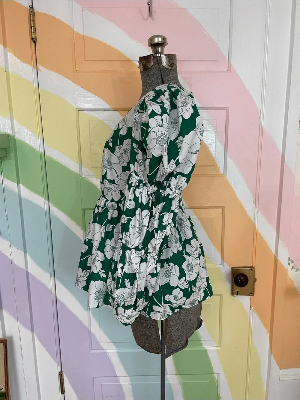 Tuckernuck Hyacinth House Green Floral Clemons Cotton Peplum Top Sz M 💛🎀